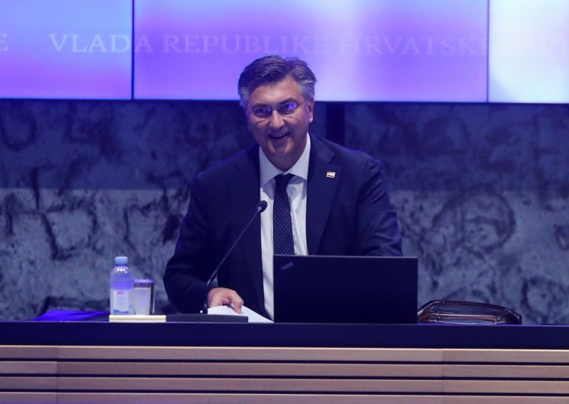 Premijer Plenković o požaru: Važno je da građani prate informacije službi