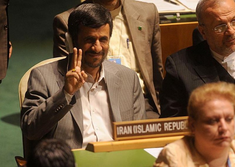 Ahmadinedžad: SAD i Iran jedine svjetske sile