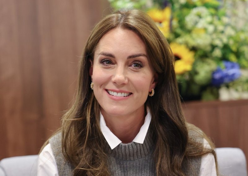 Kate Middleton pokazala kako nositi bijelu košulju tijekom hladnijih dana