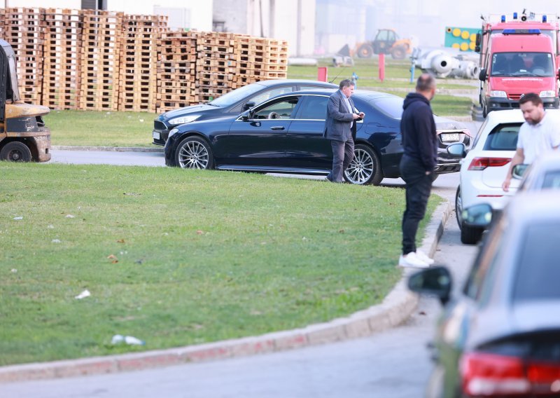 Požar u Osijeku pod nadzorom, stigao i vlasnik tvornice