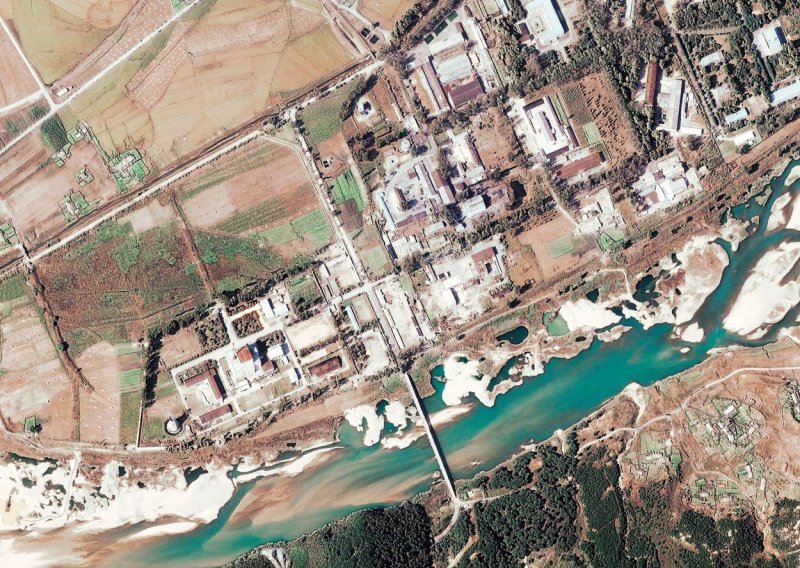 Sjeverna Koreja zaustavila nuklearni reaktor, moguće radi izvlačenja plutonija