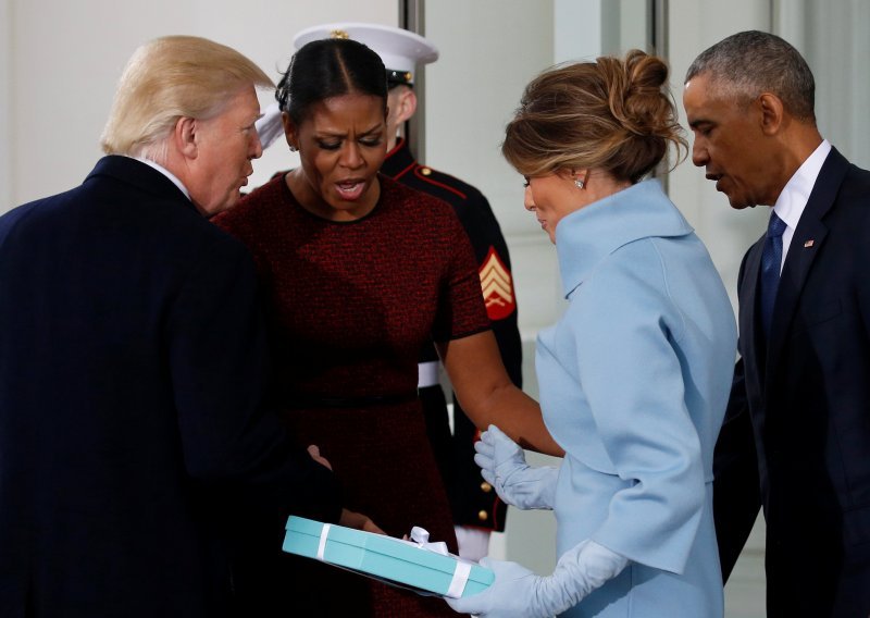 Neočekivan Melanijin poklon zbunio Michelle Obamu