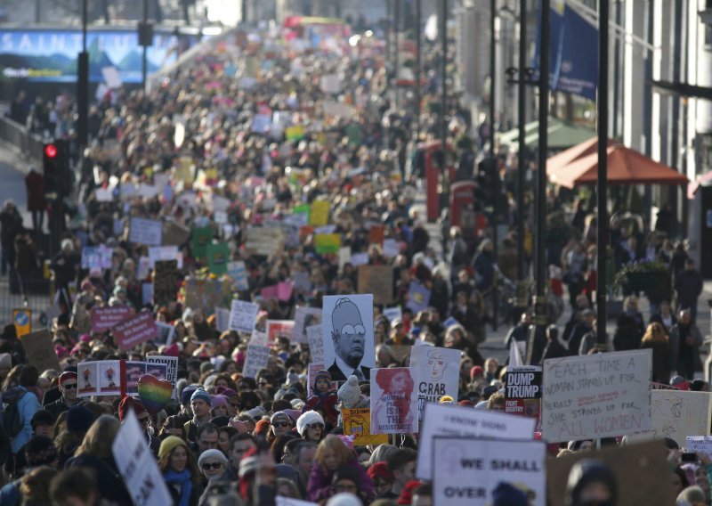 Više od 200.000 u prosvjedu protiv Trumpa na ženskom maršu