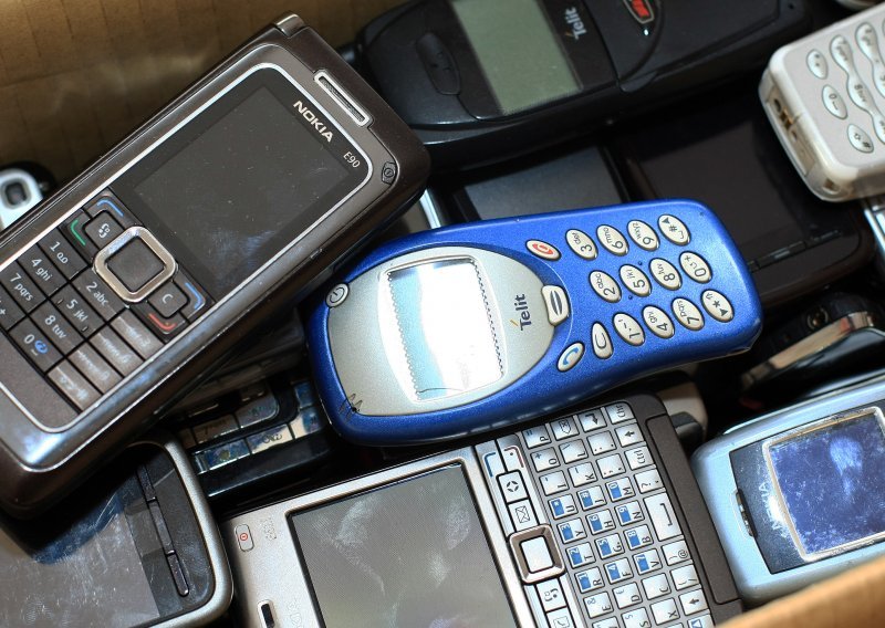 EU želi da države članice potiču vraćanje starih mobitela i laptopa