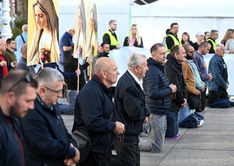 Na trgovima hrvatskih gradova okupili se molitelji, pridružio im se i Dario Kordić