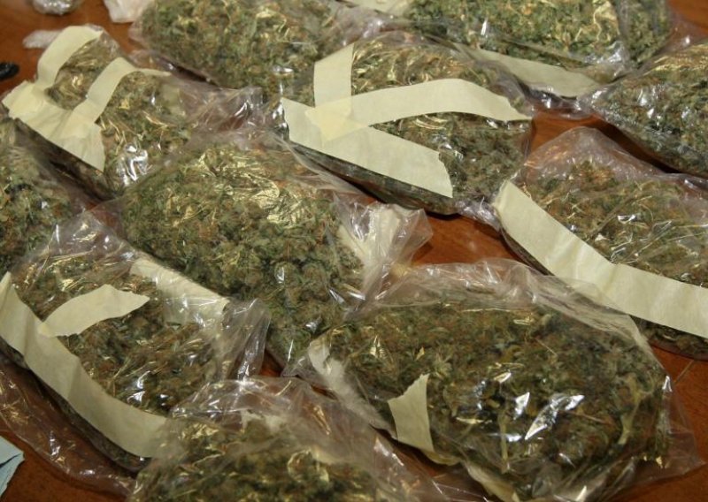Uhićeno 13 osoba zbog preprodaje marihuane