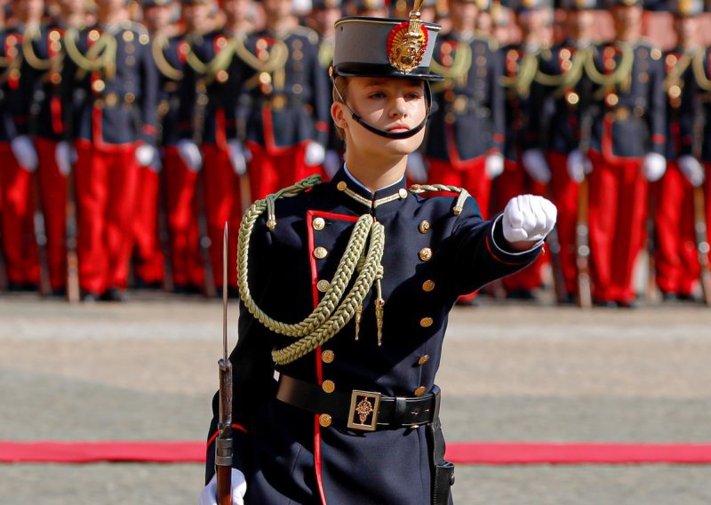 Buduća španjolska kraljica u uniformi sudjelovala u svečanoj vojnoj ceremoniji