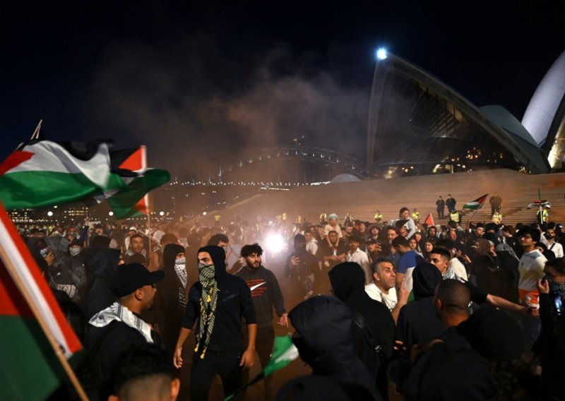 Palestinci prosvjedovali u Sydneyju, upaljene baklje, intervenirala policija