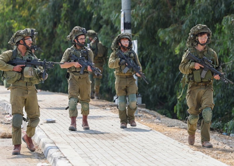 Mladi izraelski rezervisti jure kući kako bi ratovali: 'Spreman sam za rat'