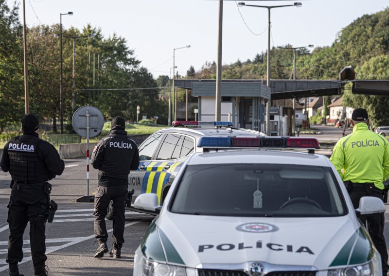 Slovačka produljila granične kontrole s Mađarskom