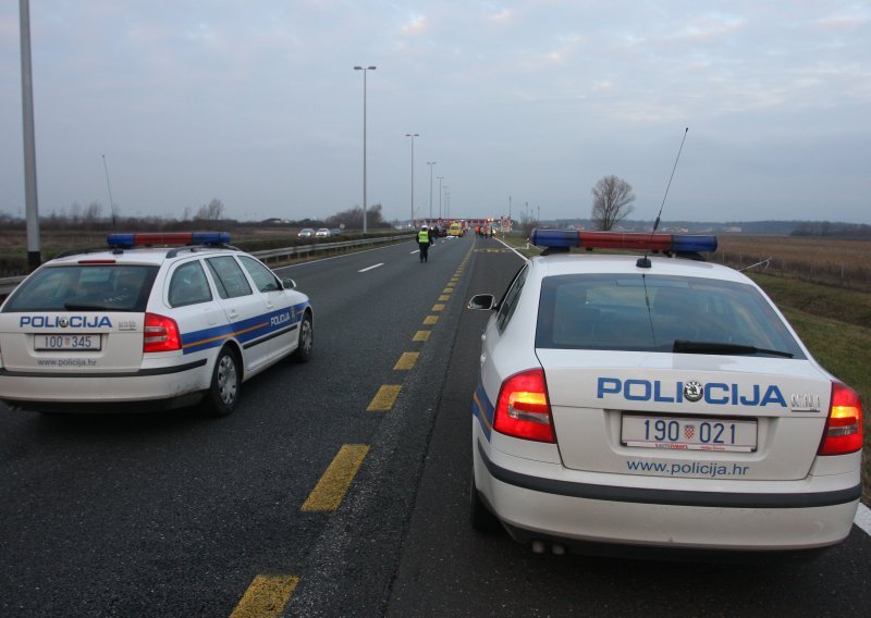 Lančani sudar na autocesti kod Rijeke: Sudarili se auto, kamion s prikolicom i džip