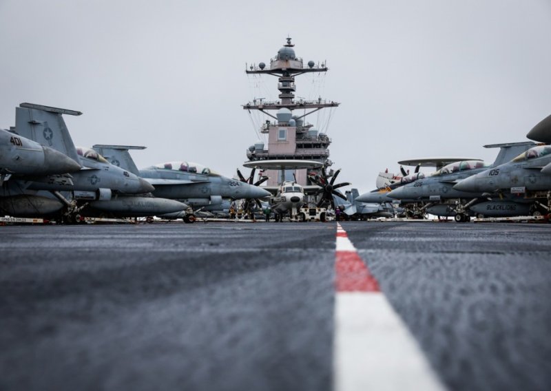 Najveći američki nosač aviona doplovio na Kretu na popravak