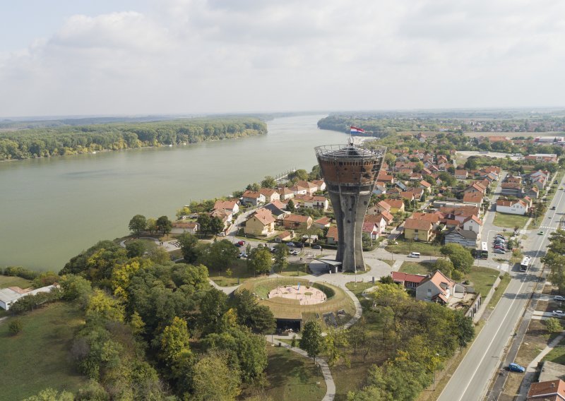 Vukovarci bespilotnim letjelicama pošumljavali zelene površine
