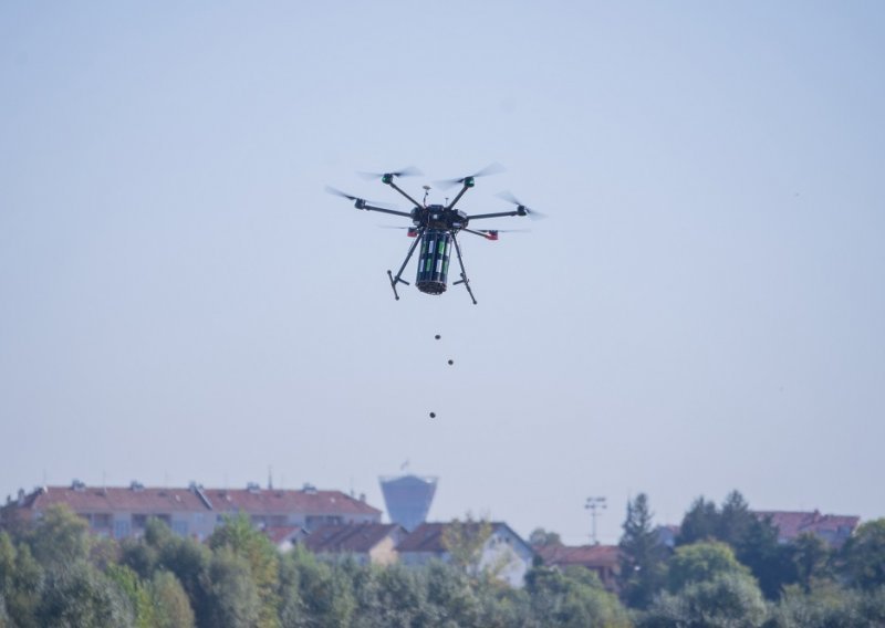 30.000 m2 na području grada Vukovara pomoću bespilotne letjelice i 130 mladica hrasta lužnjaka zasađena uz pomoć djece iz OŠ Nikole Andrića