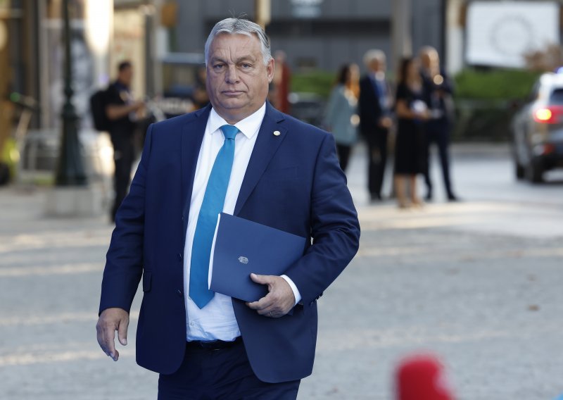 Orban: Mađarska zabranjuje skupove podrške 'terorističkim organizacijama'