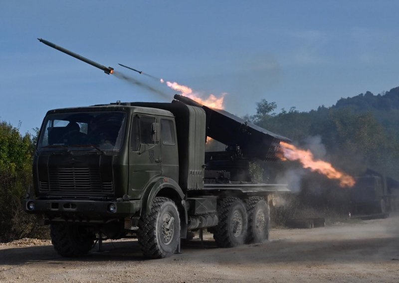 Vojska održala veliku vježbu, pogledajte Panzerhaubice i Vulkane u akciji