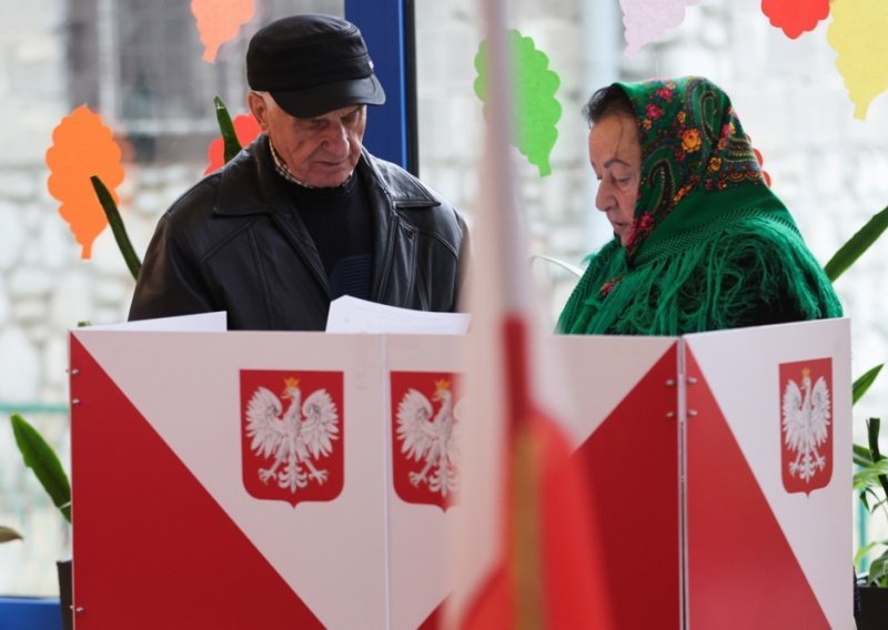 Izlazne ankete u Poljskoj pokazuju vodstvo oporbenog proeuropskog bloka