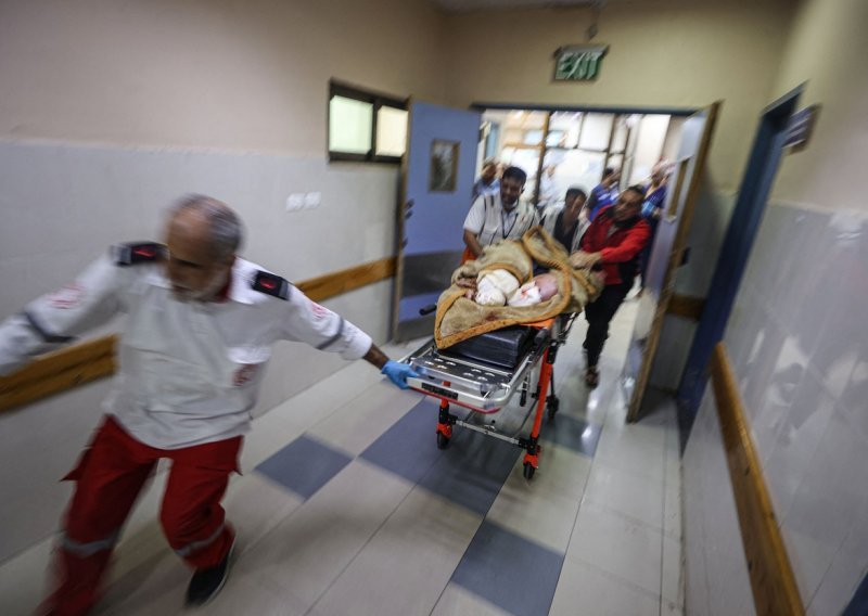 Bolnice u Gazi jedva izdržavaju pod zračnim napadima i blokadom