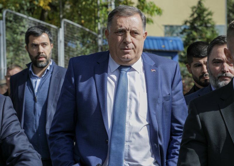 Dodik na sudu: 'Pokušali su mi uvaliti optužnici na latinici, ćirilicu jedino razumijem'