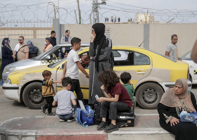 Izrael otvorio prolaz za bijeg civila iz bolnice Al Shife na jug Gaze