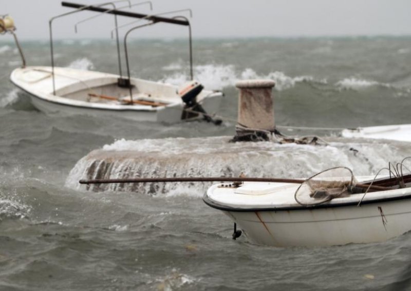 Meteorološki tsunami pogodio Vela Luku!