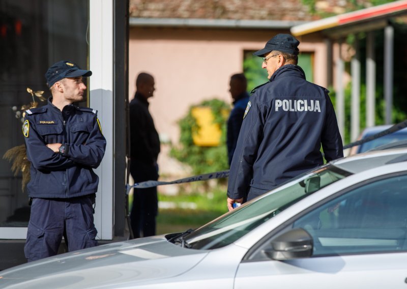 U dvorištu zgrade u Osijeku pronađen mrtav muškarac