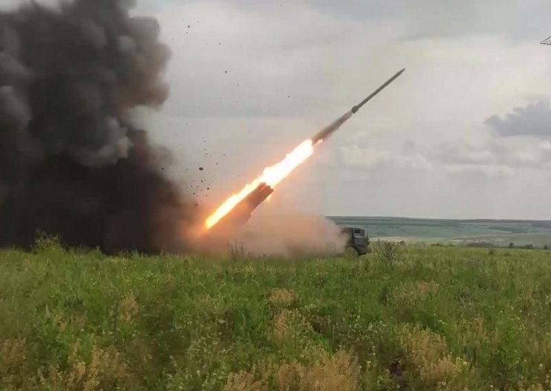 Ukrajinci bombardirali rusku bazu u Berdjansku, uništeni helikopteri i skladište streljiva