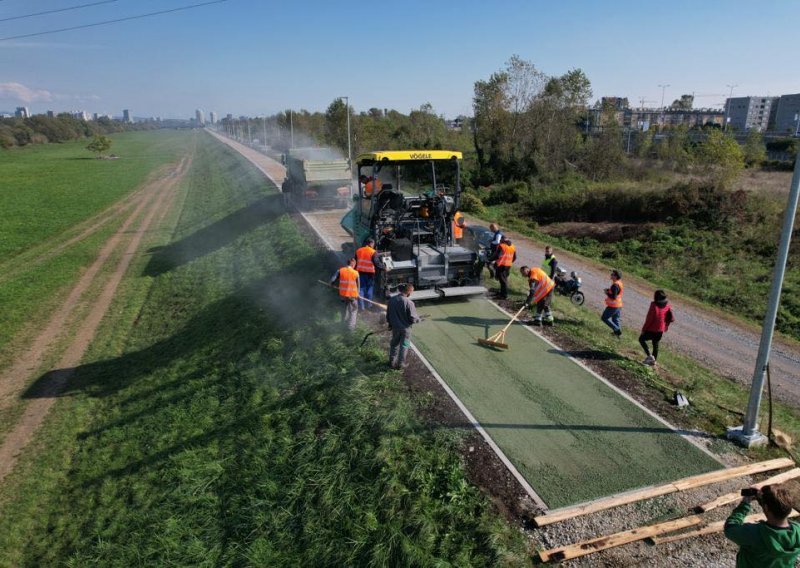 Ovako izgleda ekološko asfaltiranje državne biciklističke rute uz Savu