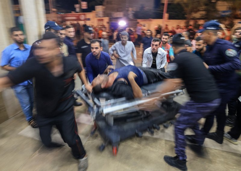 Stotine poginule u izraelskom napadu na bolnicu u Gazi