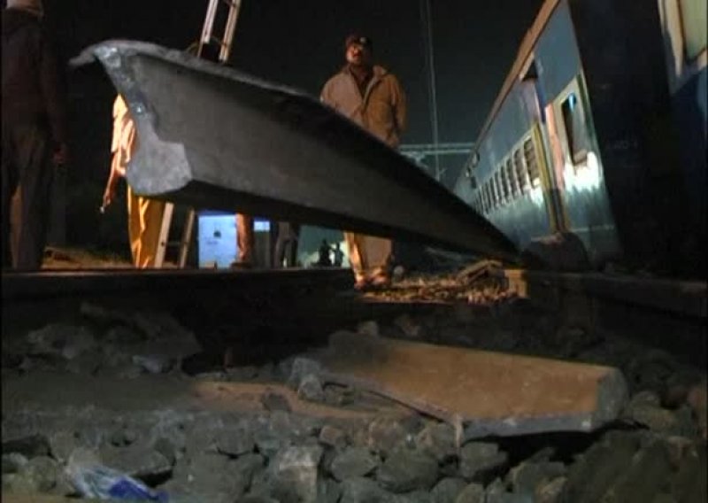 Najmanje 26 poginulih i 50 ozlijeđenih u željezničkoj nesreći u Indiji