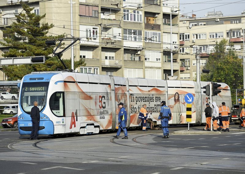 Tramvaj iskočio iz tračnica u Zagrebu, stvaraju se velike gužve