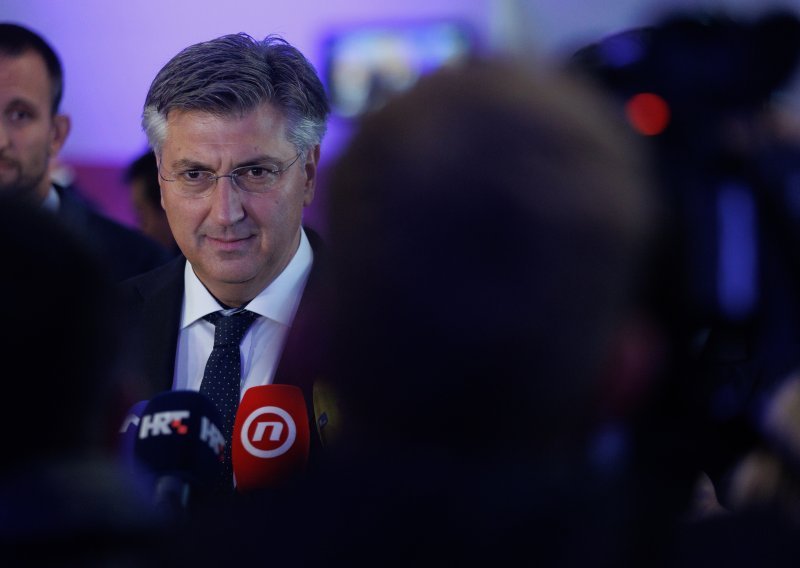 Plenković: Vlada će odlukom dozvoliti prodaju za blagdan Svih svetih