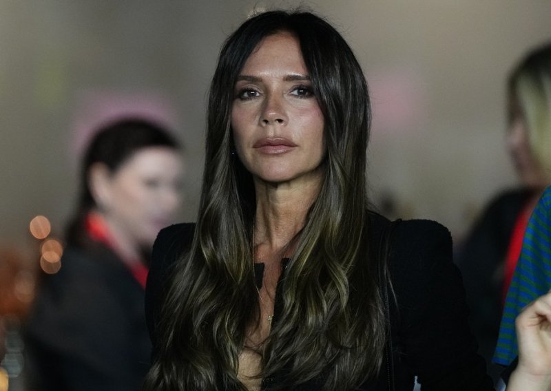 Nadmašila samu sebe: Victoria Beckham pokazala kako sako nositi kao haljinu