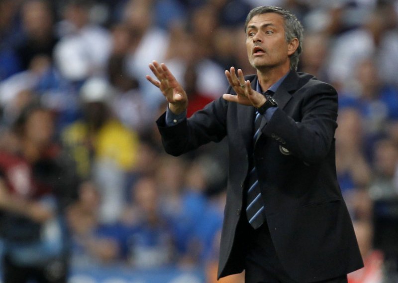 Chelsea & Inter: Navijači zazivaju Mourinha