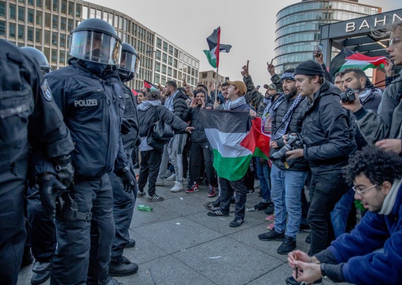 Ljudi diljem svijeta prosvjeduju u potpori Palestincima, no ne i u Francuskoj i Njemačkoj