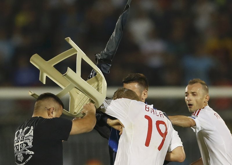 Kapetan Albanije: Napadnuti smo, UEFA mora nešto poduzeti!