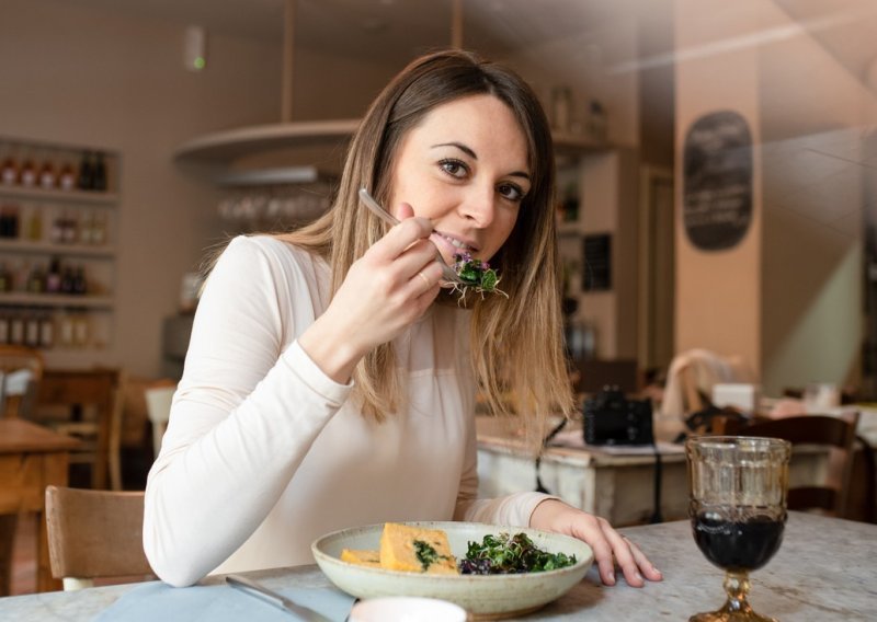 Evo koje je idealno vrijeme za večeru i što maknuti s tanjura za bolji san