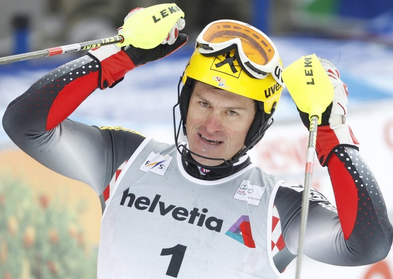 Ne može spust pa Ivica trenira slalom