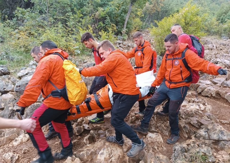 U šumi nađen čovjek bez svijesti. HGGS-ovci ga pokušali spasiti, ali umro je