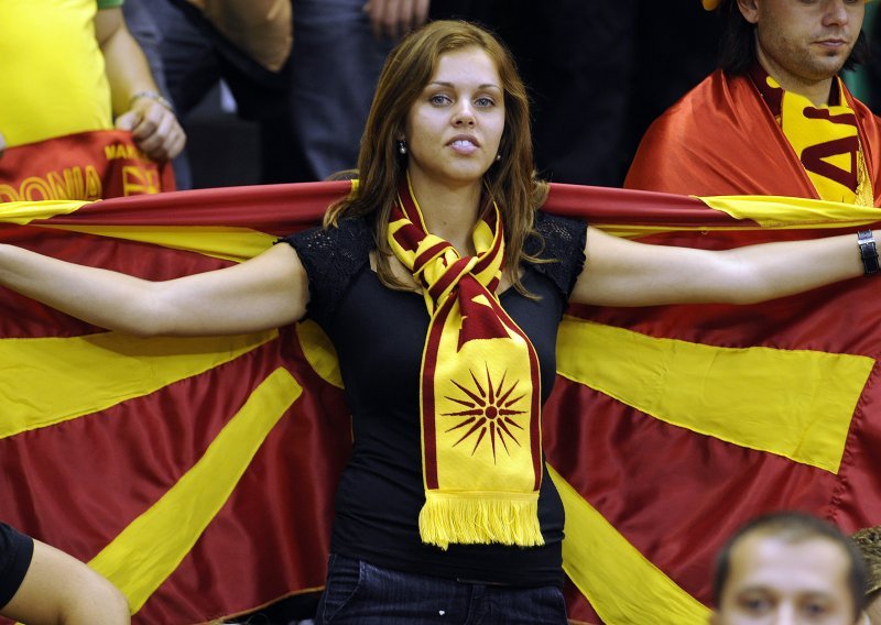 Makedonci ne daju ime za ulazak NATO