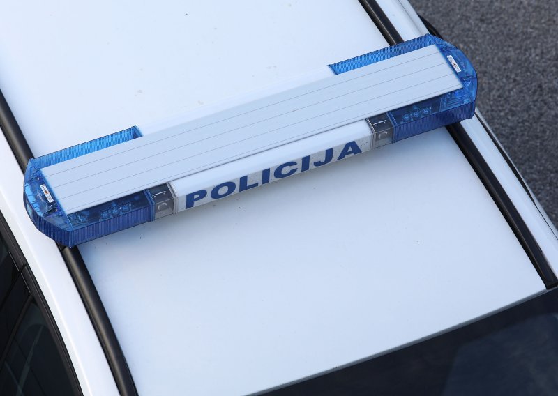 Pijani policajac izazvao sudar kod Slavonskog Broda, napuhao 1,65 promila