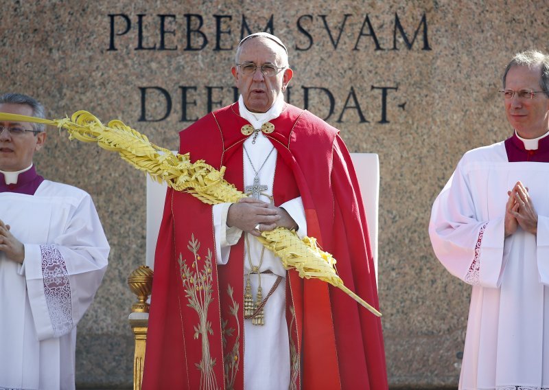 Papa večeras u rimskom Koloseumu predvodi Križni put