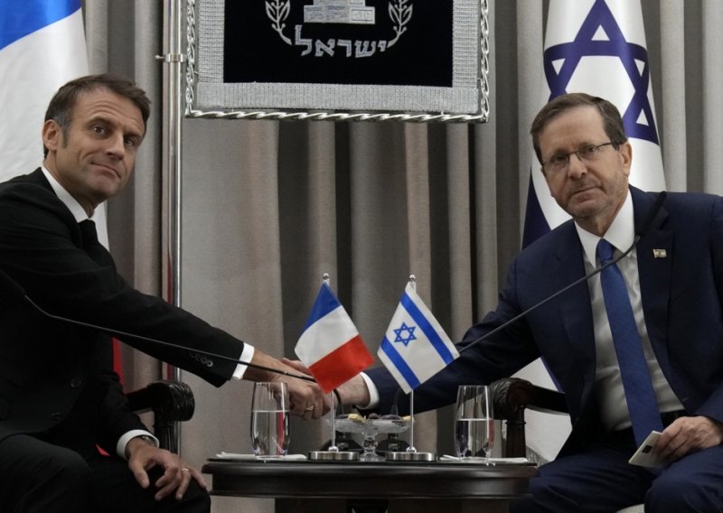 Macron: Francuska solidarna s izraelskom borbom protiv terorizma