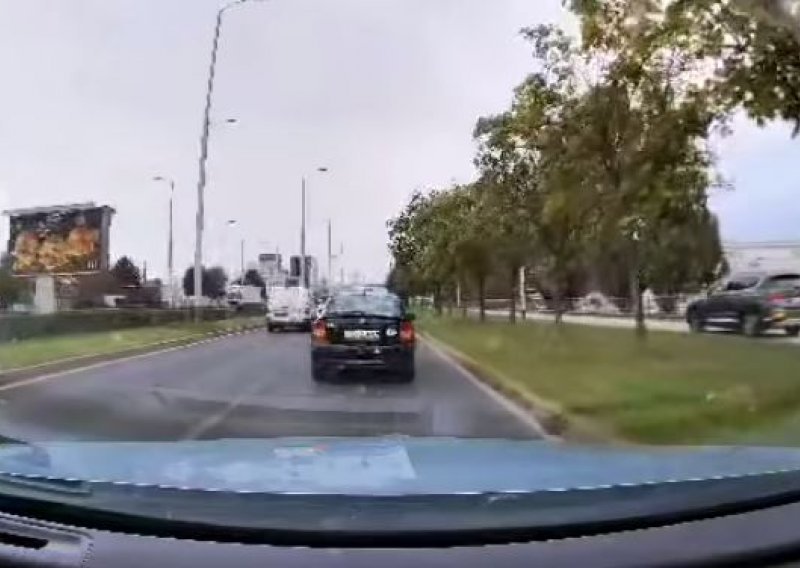 Divljak jurio po pločniku kako bi izbjegao gužvu na cesti