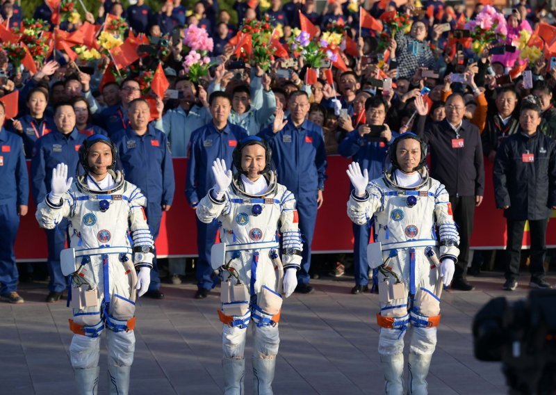 Mladi kineski astronauti u 'Božanskoj lađi' krenuli prema svemirskoj postaji