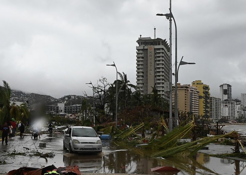 Razorni uragan Otis odnio najmanje 27 ljudskih života u Acapulcu