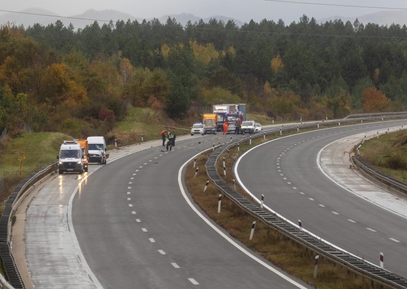 Prekinut promet na dijelu A1: Zbog nesreće se stvorila kilometarska kolona