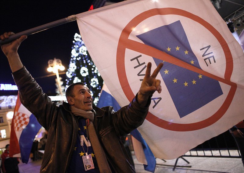 Anti-EU activists file criminal charges against minister Pusic