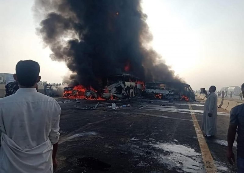 U prometnoj nesreći u Egiptu poginulo najmanje 32 ljudi