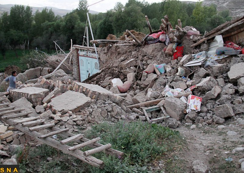 Pakistan zbrojio 13 poginulih u potresu na granici s Iranom